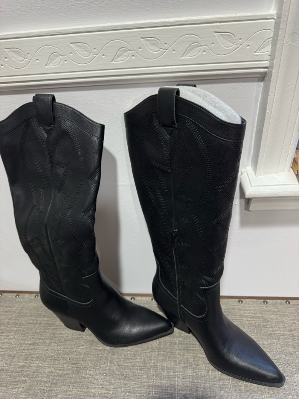 Black western cowboy boots